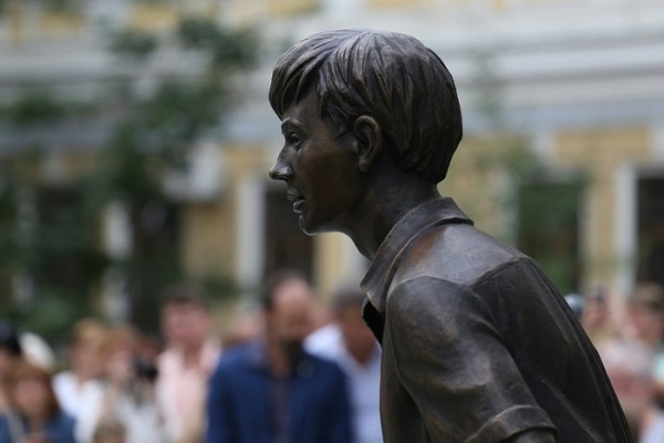 Что-то мы все без молока и без молока...В Саратове установили памятник Олегу Табакову